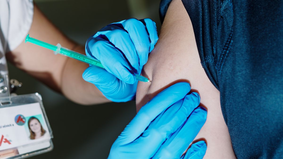 Řekové nad 60 let budou mít vakcíny povinné, neočkovaným hrozí pokuta